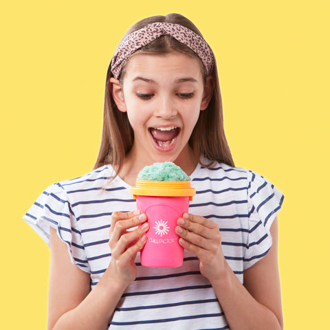 ChillFactor Slushy Maker NEON Pink – Schneller Slush Eis Becher, Wiederverwendbar, mit Strohlöffel, 370ml